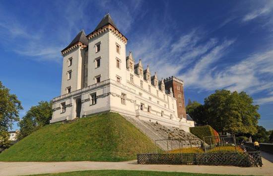 Castello di Pau